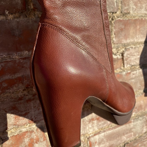 NEW IN BOX KENNETH COLE BROWN TALL BOOT 9/9.5 - Picture 4 of 11